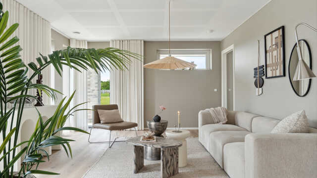 177 m2 moderne parcel med carport og overdækket terrasse