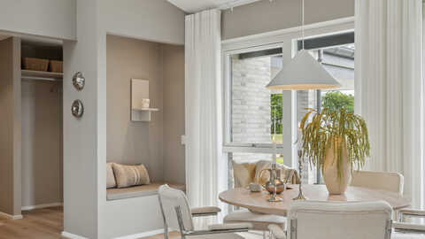 177 m2 moderne parcel med carport og overdækket terrasse